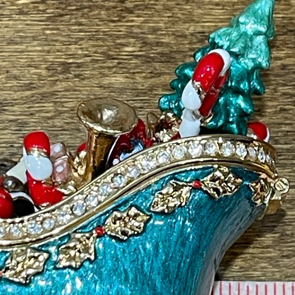 Sleigh of toys, Bejeweled Enamel Trinket Boxes. - Picture 11 of 12
